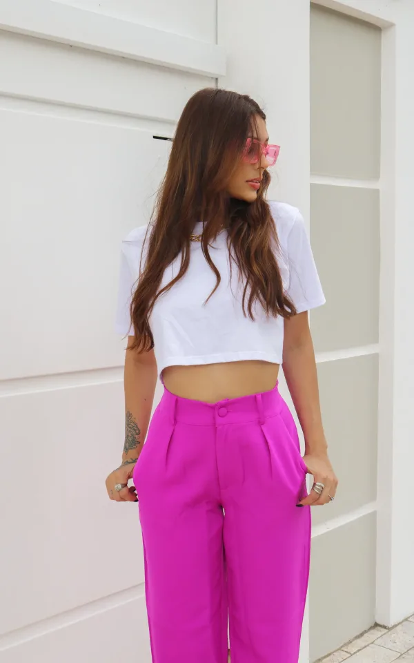 Cropped  Feminino 100% Algodão  é a peça perfeita para um look estiloso, combina com jeans, alfaiataria, perfeito para o dia a dia. Monte looks despojados e super confortáveis.