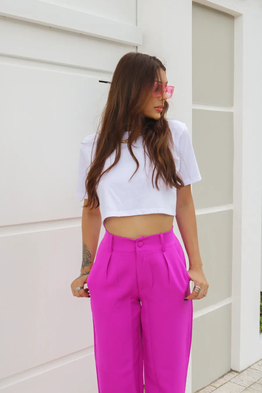 Cropped  Feminino 100% Algodão  é a peça perfeita para um look estiloso, combina com jeans, alfaiataria, perfeito para o dia a dia. Monte looks despojados e super confortáveis.