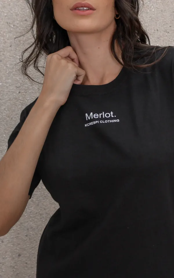 T-shirt feminina 100% Algodão Estampa MERLOT WINE, combina com jeans, alfaiataria, perfeito para o dia a dia. Monte looks despojados e super confortáveis.