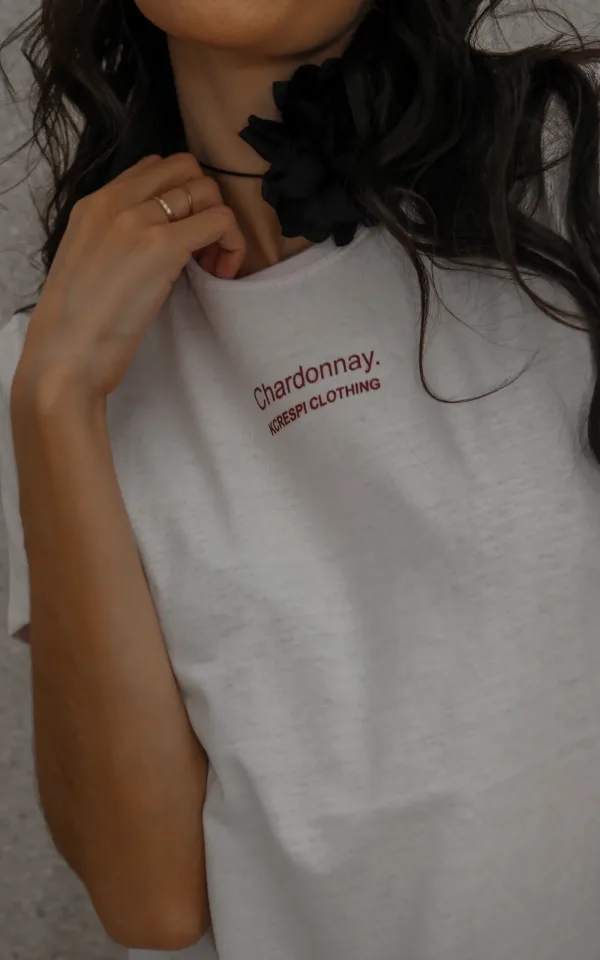 T-shirt feminina 100% Algodão Estampa Chardonnay wine, combina com jeans, alfaiataria, perfeito para o dia a dia. Monte Looks despojados e super confortáveis.