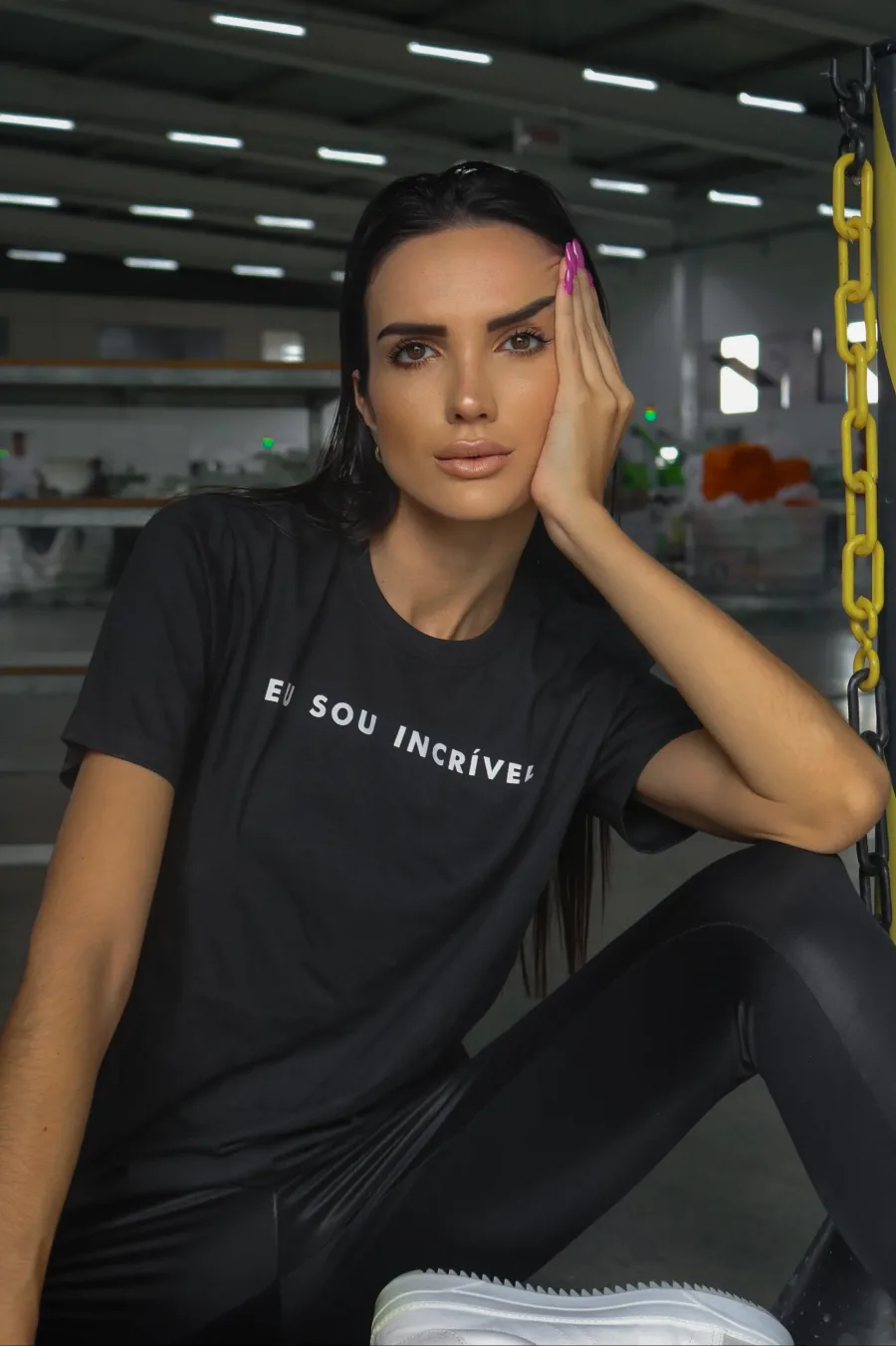 T-shirt feminina 100% Algodão Eu sou incrível, é a peça perfeita para um look estiloso, gringo, diferente, motivacional, jovem, in, versátil, trend, combina com jeans, alfaiataria, perfeito para o dia a dia e despojado para usar à noite.