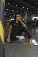 T-shirt feminina 100% Algodão Eu sou incrível, é a peça perfeita para um look estiloso, gringo, diferente, motivacional, jovem, in, versátil, trend, combina com jeans, alfaiataria, perfeito para o dia a dia e despojado para usar à noite.