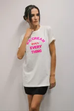 T-shirt feminina 100% Algodão Estampa SORVETE, é a peça perfeita para um look estiloso, gringo, diferente, motivacional, jovem, in, versátil, trend, combina com jeans, alfaiataria, perfeito para o dia a dia e despojado para usar à noite.