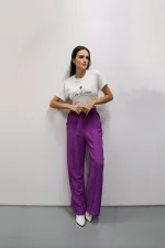 T-shirt feminina 100% Algodão Estampa ICE CREAM EM FOIL azul tendência, combina com jeans, alfaiataria, perfeito para o dia a dia. Monte looks despojados e super confortáveis.