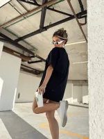 T-shirt feminina 100% Algodão Estampa Iced Coffee estampa branca na peça de cor preta, rosa, laranja, esmeralda, cinza, mescla e vermelha, estampa preta basica na peça de cor areia, branca, combina com jeans, alfaiataria, perfeito para o dia a dia. Monte Looks despojados e super confortáveis.
