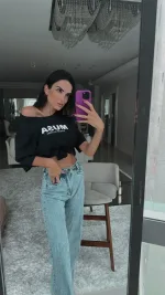 T-shirt feminina 100% Algodão Estampa, EU SOU, é a peça perfeita para um look estiloso, combina com jeans, alfaiataria, perfeito para o dia a dia. Monte looks despojados e super confortáveis.
