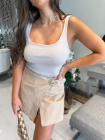 Body Feminino Canelado de Alça Colo Aberto Uelen é a peça perfeita para um look estiloso, despojado, gringo. Combina com jeans, alfaiataria, shorts, calça pantalona, skinny.
