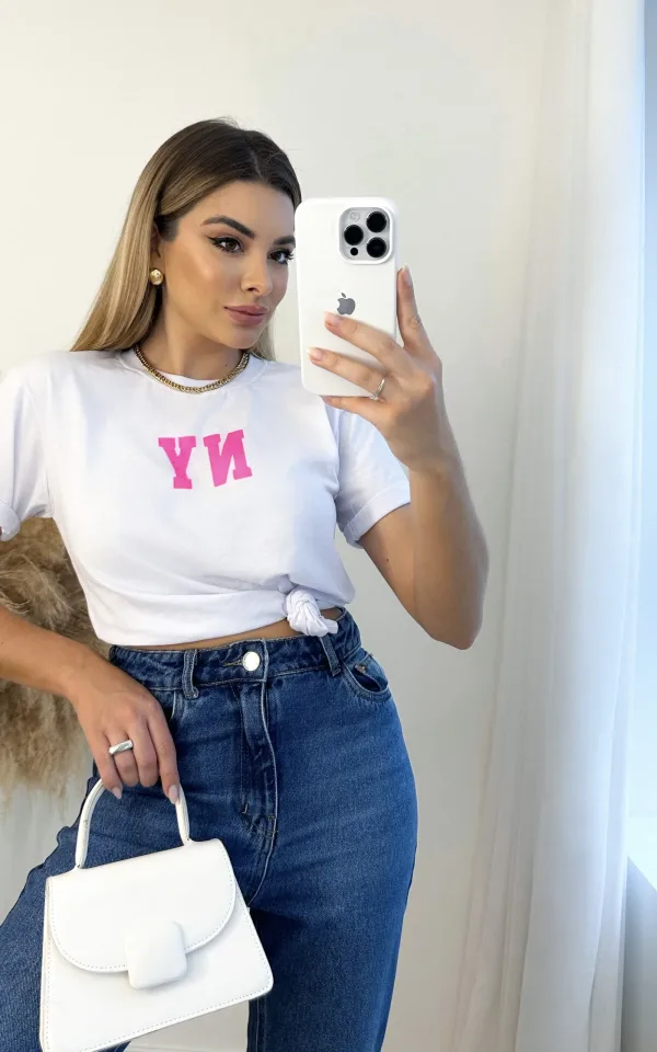 T-shirt feminina 100% Algodão NY, estampa rosa fluor em todas as variações, combina com jeans, alfaiataria, perfeito para o dia a dia. É a peça perfeita para usar com jeans, alfaiataria, saias e composições tendênciass.