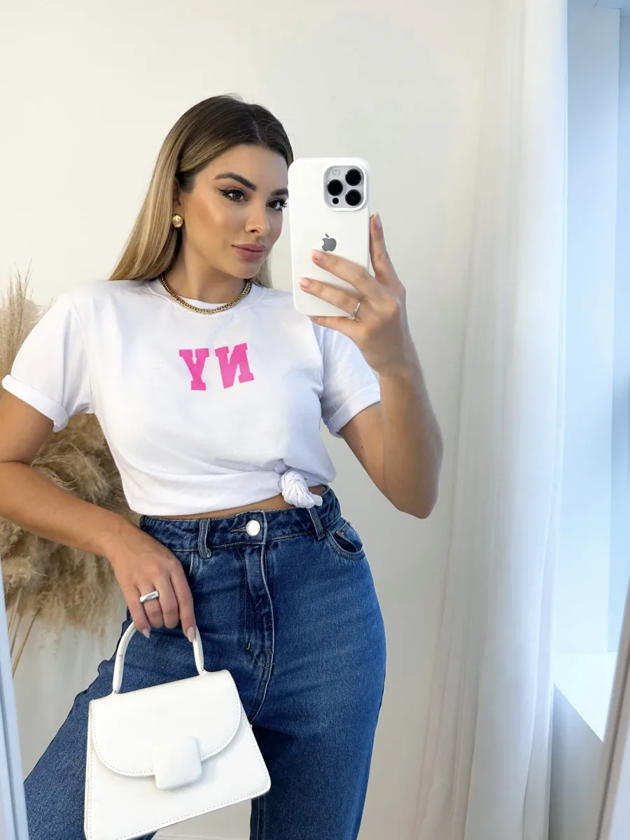 T-shirt feminina 100% Algodão NY, estampa rosa fluor em todas as variações, combina com jeans, alfaiataria, perfeito para o dia a dia. É a peça perfeita para usar com jeans, alfaiataria, saias e composições tendênciass.