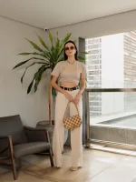 T-shirt feminina 100% Algodão No Thanks, estampa metalizada dourada em todas as variações de cores de peças, é a peça perfeita para usar com jeans, alfaiataria, saias e composições tendências.