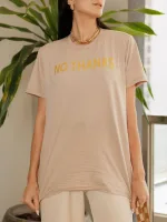T-shirt feminina 100% Algodão No Thanks, estampa metalizada dourada em todas as variações de cores de peças, é a peça perfeita para usar com jeans, alfaiataria, saias e composições tendências.