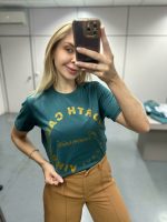 T-Shirt Feminina 100% Algodão Estampa norte da California metalizado dourado é a peça perfeita para um look estiloso, gringo, diferente, jovem, in, versátil, trend, combina com jeans, alfaiataria, perfeito para o dia a dia e despojado para usar à noite. Monte Looks despojados e super confortáveis.