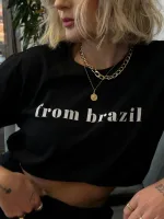 T-shirt feminina 100% Algodão Estampa From Brazil, estampa basica em todas as variações, estampa branca na peça: vermelho, esmeralda, cinza, mescla, esmeralda e laranja, estampa preta na peça: areia e branca, combina com jeans, alfaiataria, perfeito para o dia a dia. Monte Looks despojados e super confortáveis