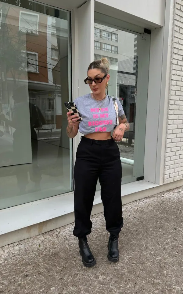 T-shirt feminina 100% Algodão Estampa Meu ex é meu maior fã, estampa rosa flúor em todas as variações de cores de peças, é a peça perfeita para usar com jeans, alfaiataria, saias e composições tendências.