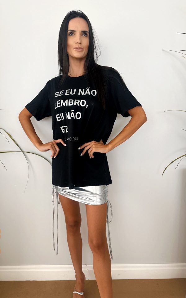 T-shirt Unissex 100% Algodão Estampa Se Eu Não Lembro Eu não fiz é a peça perfeita para um look estiloso, gringo, diferente, jovem, in, versátil, trend, combina com jeans, alfaiataria, perfeito para o dia a dia e despojado para usar a noite. Monte Looks despojados e super confortáveis.