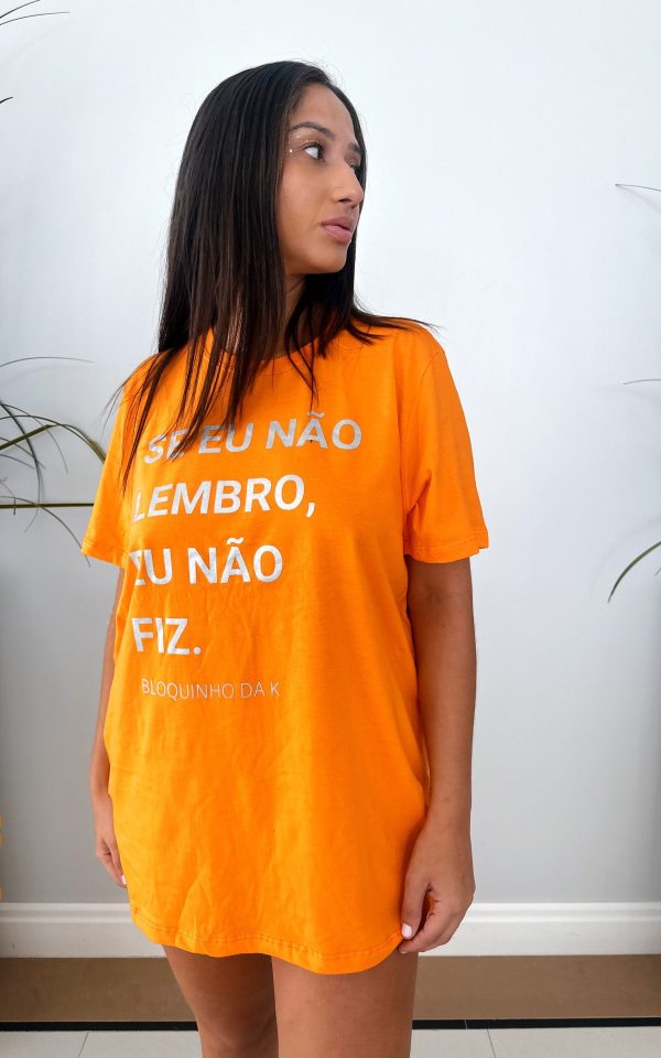 T-shirt Unissex 100% Algodão Estampa Se Eu Lembro Eu é a peça perfeita para um look estiloso, gringo, diferente, jovem, in, versátil, trend, combina com jeans, alfaiataria, perfeito para o dia a dia e despojado para usar a noite. Monte Looks despojados e super confortáveis.