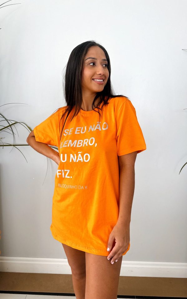 T-shirt Unissex 100% Algodão Estampa Se Eu Lembro Eu é a peça perfeita para um look estiloso, gringo, diferente, jovem, in, versátil, trend, combina com jeans, alfaiataria, perfeito para o dia a dia e despojado para usar a noite. Monte Looks despojados e super confortáveis.