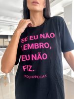 T-Shirt Feminina 100% Algodão Estampa Bloquinho da K  é a peça perfeita para um look estiloso, gringo, diferente, jovem, in, versátil, trend, combina com jeans, alfaiataria, perfeito para o dia a dia e despojado para usar a noite. Monte Looks despojados e super confortáveis.