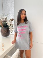 T-Shirt Feminina 100% Algodão Estampa Se eu não lembro eu não fiz é a peça perfeita para um look estiloso, gringo, diferente, jovem, in, versátil, trend, combina com jeans, alfaiataria, perfeito para o dia a dia e despojado para usar a noite. Monte Looks despojados e super confortáveis.