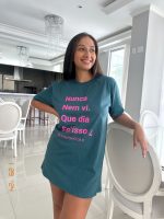 T-Shirt Feminina 100% Algodão Estampa Bloquinho da K  é a peça perfeita para um look estiloso, gringo, diferente, jovem, in, versátil, trend, combina com jeans, alfaiataria, perfeito para o dia a dia e despojado para usar a noite. Monte Looks despojados e super confortáveis.