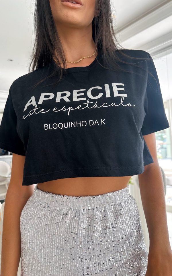 Cropped Feminino 100% Algodão Aprecie Este Espetaculo estampa metalizado prata em todas as variações de cores é a peça perfeita para um look estiloso e de carnaval. Perfeito para festas , sociais entre as amigas, rolês, saidinhas, happy hour, aquele cropped que não falta no carnaval das bloggers.