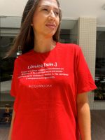 T-shirt Unissex 100% Algodão Estampa Limite é a peça perfeita para um look estiloso, gringo, diferente, jovem, in, versátil, trend, combina com jeans, alfaiataria, perfeito para o dia a dia e despojado para usar a noite. Monte Looks despojados e super confortáveis.