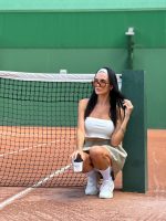 tshirt feminina tenista padel ou beach tenis perfeita para looks do dia cropped com faixa de pescoco