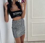 Cropped K Feminino Duplo tendência estampa Aprecie este Espetáculo matelizado prata, aberto no colo, super tendência do momento, para usar com saias, shorts e calça pantalona, alfaiataria.