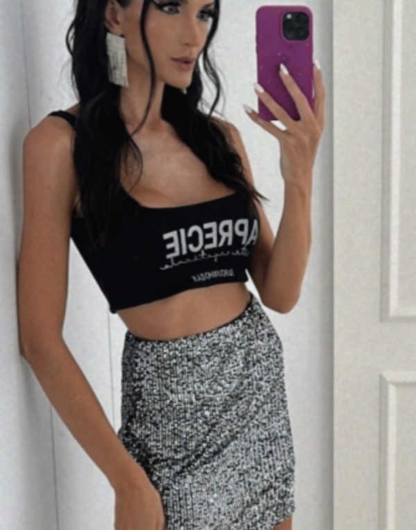 Cropped K Feminino Duplo tendência estampa Aprecie este Espetáculo matelizado prata, aberto no colo, super tendência do momento, para usar com saias, shorts e calça pantalona, alfaiataria.