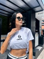 T-shirt feminina signos tendência oversized, barata e de qualidade perfeita para looks estilosos.