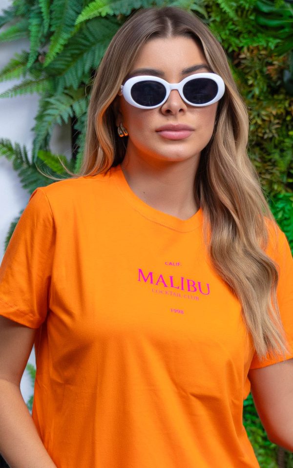 Cropped Feminino Nadador Canelado Rê Laranja é a peça perfeita para um look estiloso. Cropped Nadador é Super Usado com Pantalonas Pelas Gringas. Perfeito para festas , sociais entre as amigas, rolês, saidinhas, happy hour, aquele cropped que não falta no carnaval das bloggers.