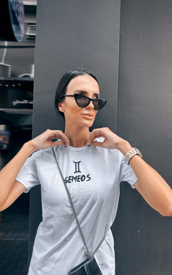 T-shirt feminina signos tendência oversized, barata e de qualidade perfeita para looks estilosos.