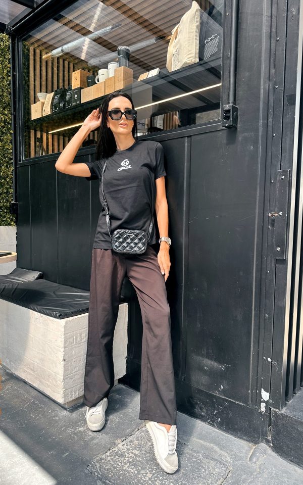 T-shirt feminina signos tendência oversized, barata e de qualidade perfeita para looks estilosos.