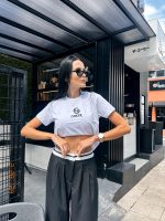 T-shirt feminina signos tendência oversized, barata e de qualidade perfeita para looks estilosos.