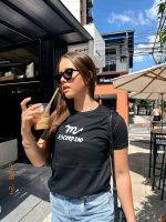 T-shirt feminina signos tendência oversized, barata e de qualidade perfeita para looks estilosos.