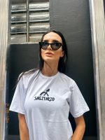 T-shirt feminina signos tendência oversized, barata e de qualidade perfeita para looks estilosos.