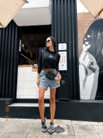Cropped tendência signos barato e gringo peça perfeita para sair com as amigas .
