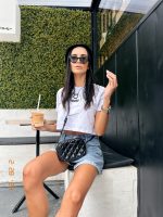 Cropped tendência signos barato e gringo peça perfeita para sair com as amigas .