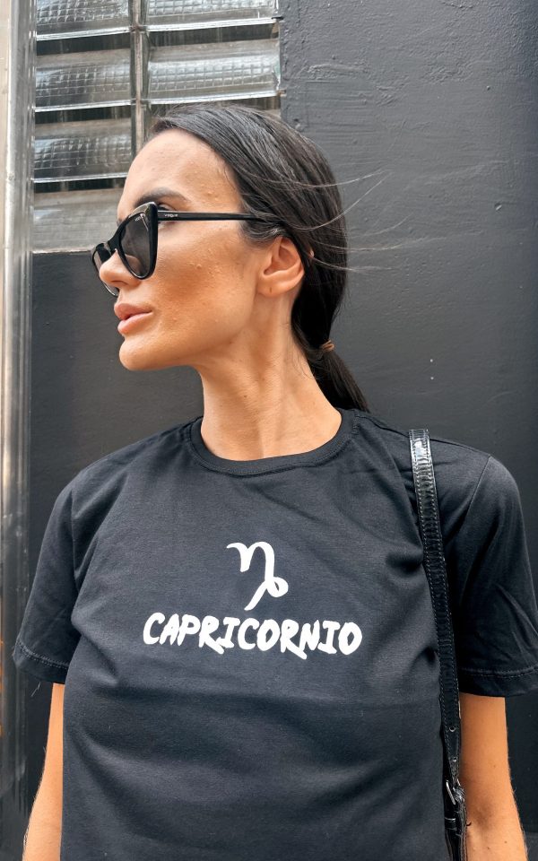 Cropped tendência signos barato e gringo peça perfeita para sair com as amigas .
