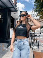 Cropped tendência signos barato e gringo peça perfeita para sair com as amigas .