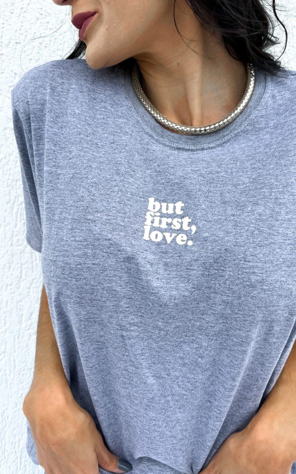 T-shirt Feminina 100% Algodão But First Love Cinza