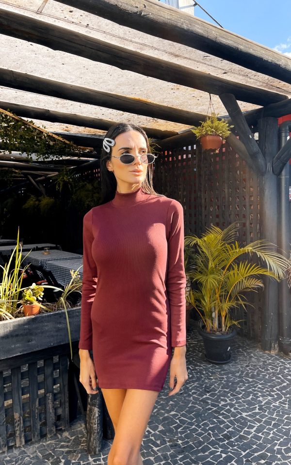 vestido gola alta tendencia