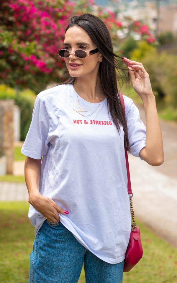 T-shirt Feminina Oversized 100% Algodão Hot and Stressed Branco