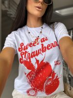 tshirt feminina com estampa de fruta morango estilosa estampa vermelha