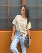 T-shirt Feminina Oversized 100% Algodão Minimalist Bege com Estampa Marrom