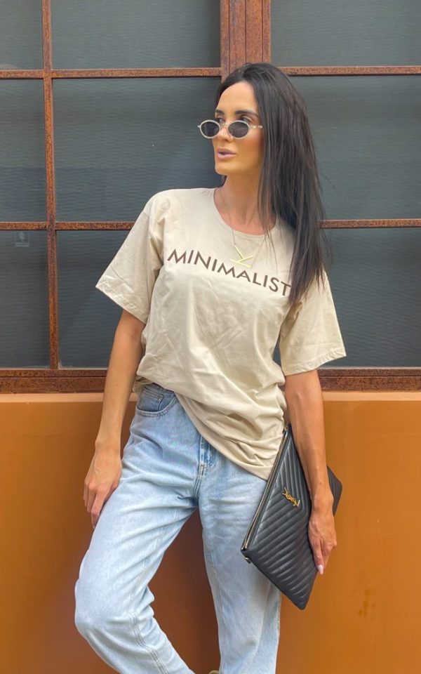T-shirt Feminina Oversized 100% Algodão Minimalist Bege com Estampa Marrom