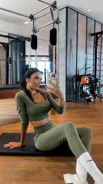 Conjunto feminino Cropped mais calça para treinar ou jogar braço tênis estiloso